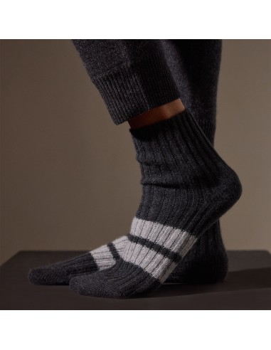 Short Cashmere Sock - Coal/Heather Grey s'inspire de l'anatomie humaine